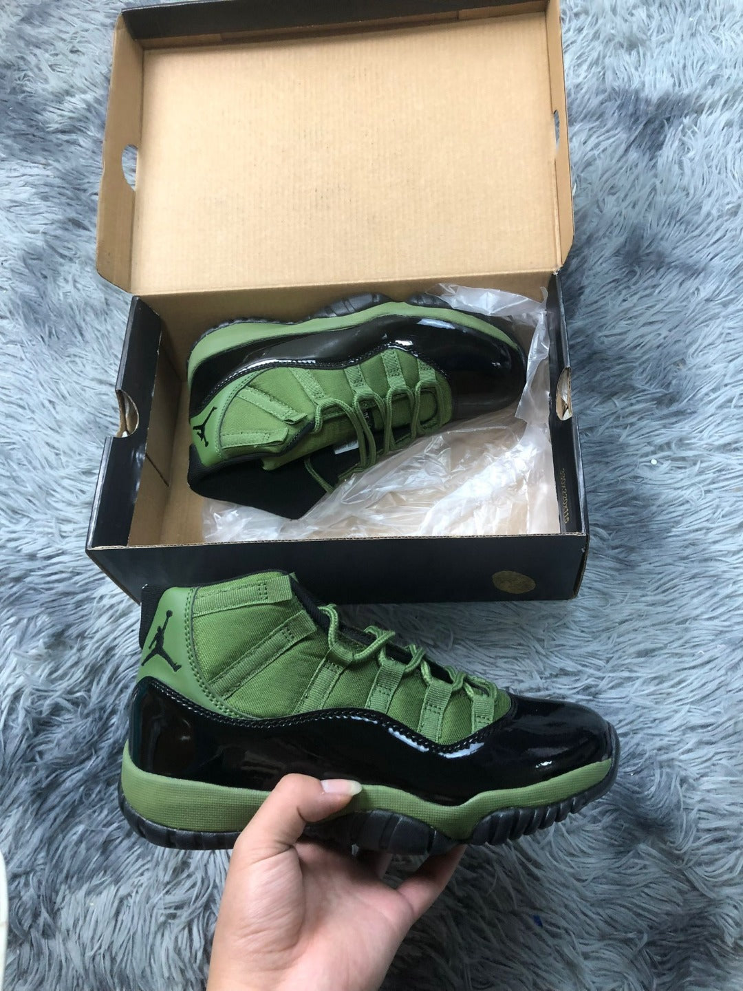 Air Jordan 11 Retro Pantone